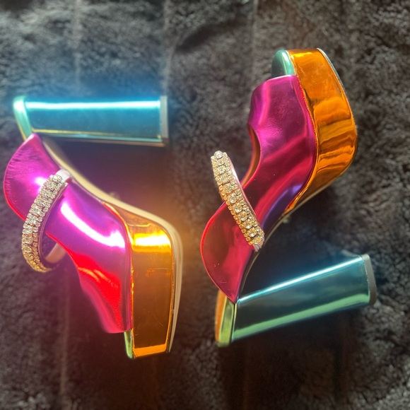 Kurt Geiger Fuchsia Platform Heels with Crystal Strap - Picture 5 of 5